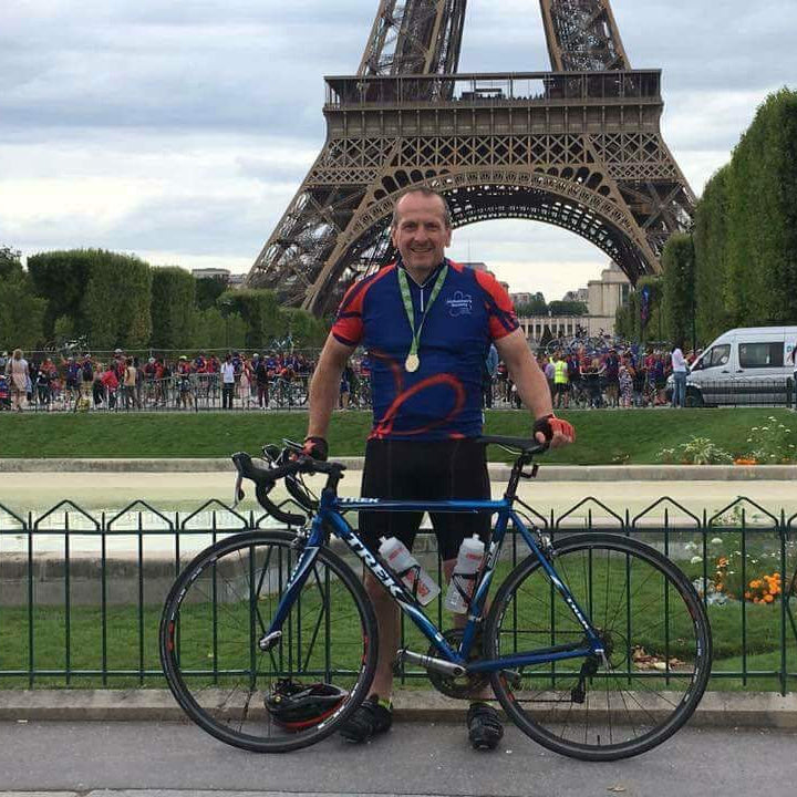 Michael with a bicycle in front of the Eiffel Tower